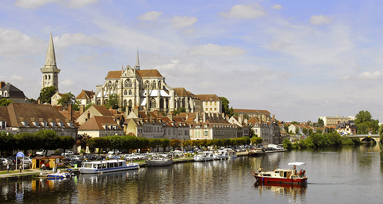 AUXERRE Tourisme en Bourgogne AUXERRE Tourisme en Bourgogne