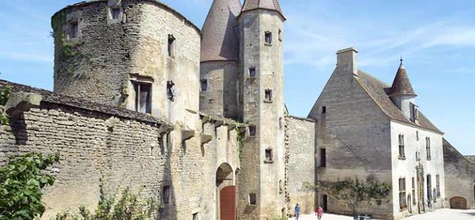 Chateauneuf-en-Auxois_Photo-Alain-Doire_Bourgogne-Tourisme