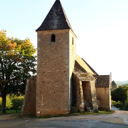 Eglise-de-Berzé-le-Châtel-web